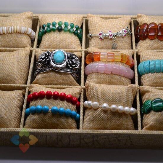 Дисплей на 12 браслетов.