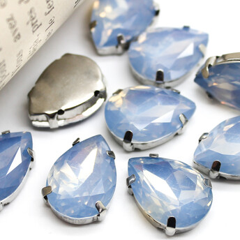 Стразы в цапах Капля 13х18 мм Голубой лунный 9 шт.
