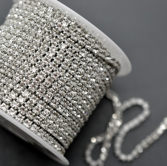 Стразовая цепь ss8 (2,5 мм) 1 м Crystal white