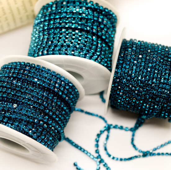 Стразовая цепь ss8 (2,5 мм) 1 м Blue zircon blue