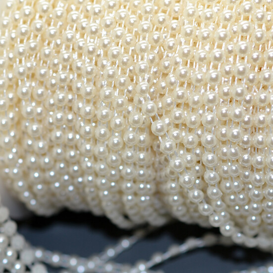 Полубусины на нитке 4 мм 1 м Кремовый Krem_АА079