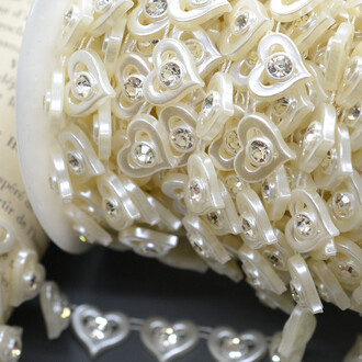 Полубусины на нитке Сердечки со стразами 14х13 мм 1 м Кремовый Krem_АА347