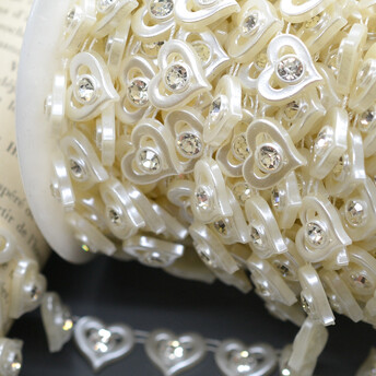 Полубусины на нитке Сердечки со стразами 14х13 мм 1 м Кремовый Krem_АА347