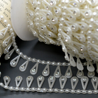 Полубусины на нитке Капля со стразами 17 мм 1 м Кремовый Krem_АА095