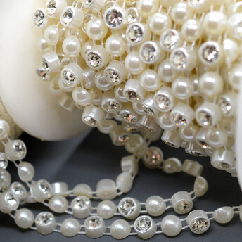 Полубусины на нитке со стразами 7 мм 1 м Кремовый Krem_АА001