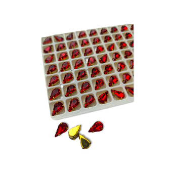 Стразы в золотых цапах Капля 6х10 мм Красный 12 шт.