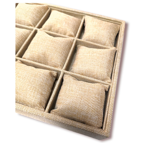 Дисплей на 12 браслетов.