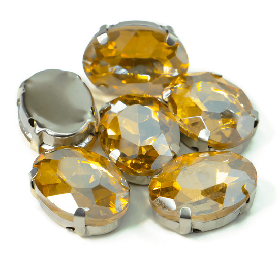 Стразы в цапах пришивные Овал 8х10 мм Шампань 10 шт.