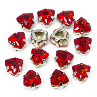 Стразы стекло К9 в цапах Треугольник 7 мм Красный 4 шт. _СЦ07043