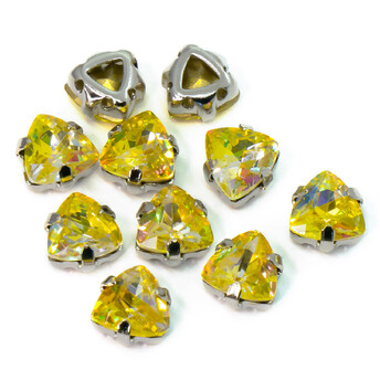 Стразы стекло К9 в цапах Треугольник 7 мм Светло-желтый лазер 3 шт. _СЦ07031