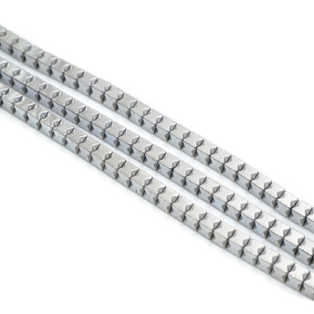 Бусины Квадрат Гематит 3х3 мм Серебристый 40 см +-140 шт.