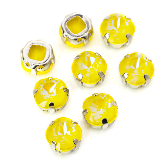 Стразы стекло К9 в цапах Квадрат Золотой 6 мм 3 шт. _СМ0607