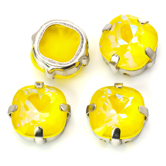 Стразы стекло К9 в цапах Квадрат Золотой 6 мм 3 шт. _СМ0607