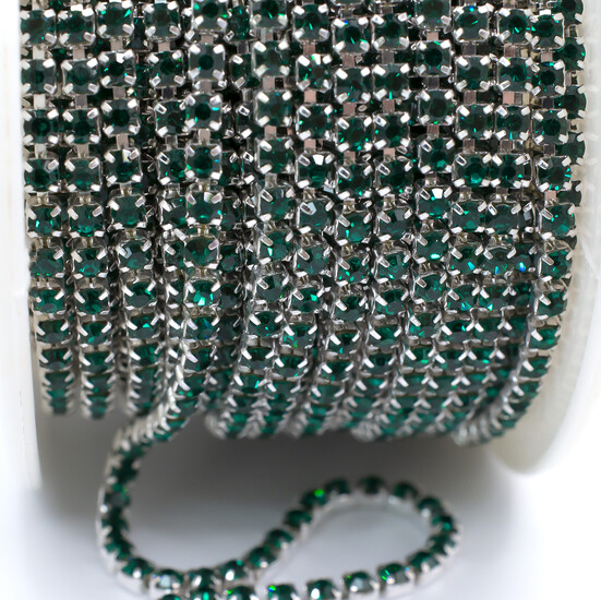 Стразовая цепь ss8 (2,5 мм) 1 м Emerald silver
