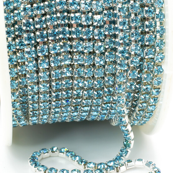 Стразовая цепь ss8 (2,5 мм) 1 м Aquamarine silver