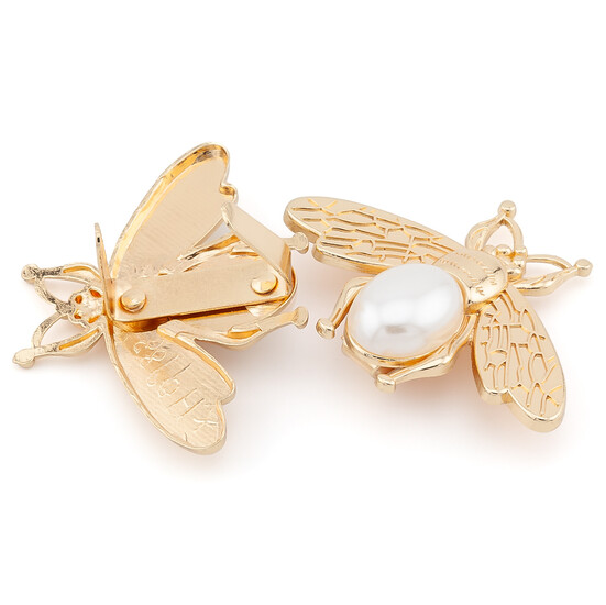 Уценка!!! Пряжка декор Пчелка с жемчужиной 36х45 мм 1 шт. Золотистый