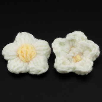 Цветок вязаный 5 лепестков 5 см 1 шт. Белый