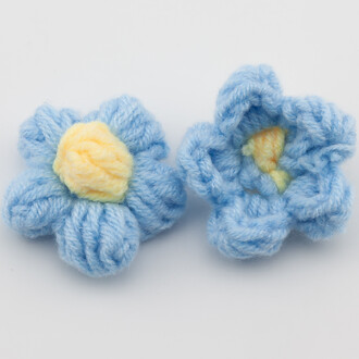 Цветок вязаный 5 лепестков 5 см 1 шт. Голубой