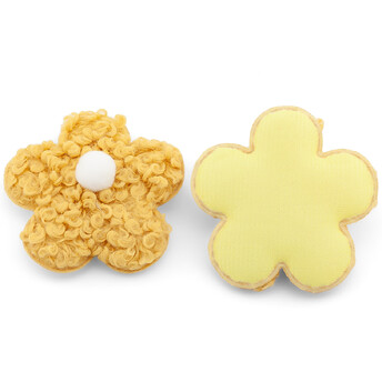 Аппликация пришивная нашивка Цветочек плюшевый 7,5х1,5 см 2 шт. Песочный