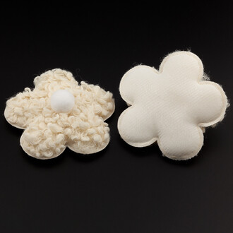 Аппликация пришивная нашивка Цветочек плюшевый 7,5х1,5 см 2 шт. Айвори