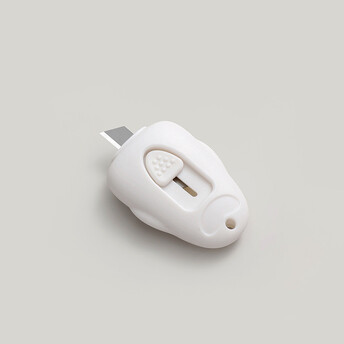 Нож канцелярский автоматический Пингвин 56х40 мм 1 шт. Белый