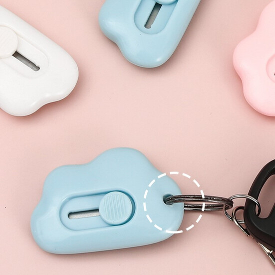 Нож канцелярский автоматический Тучка 57х38 мм 1 шт. Голубой