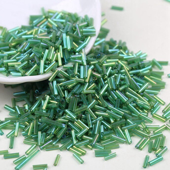 Бисер стеклярус блестящий 2х6 мм 50 г Зеленый радужный