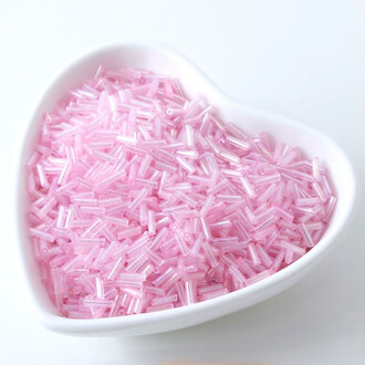 Бисер стеклярус блестящий 2х6 мм 50 г Розовый нежный радужный