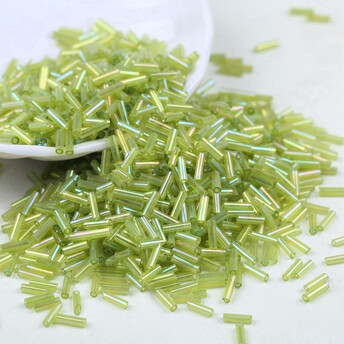 Бисер стеклярус блестящий 2х6 мм 50 г Салатовый радужный