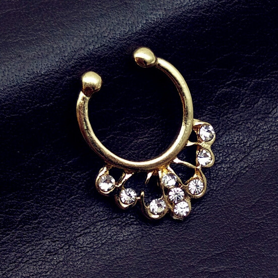 Септум обманка №1 серьга для пирсинга 9 страз 19х15 мм Ø 10 мм 1 шт. Золото