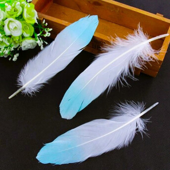 Перо гусиное крашеное 15-20 см 1 шт. Белый с голубым