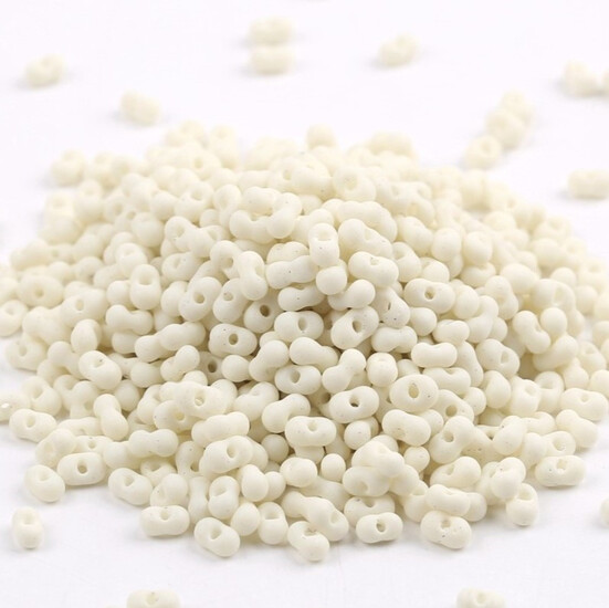 Бисер стеклянный в форме арахиса FARFALLE 6х4х3,2 мм 10 г Айвори матовый