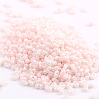 Бисер стеклянный в форме арахиса FARFALLE 6х4х3,2 мм 10 г Розовый опал блестящий