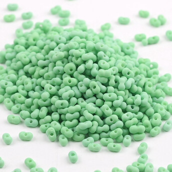 Бисер стеклянный в форме арахиса FARFALLE 6х4х3,2 мм 10 г Зеленый матовый