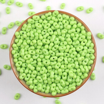 Бисер стеклянный в форме арахиса FARFALLE 6х4х3,2 мм 10 г Салатовый