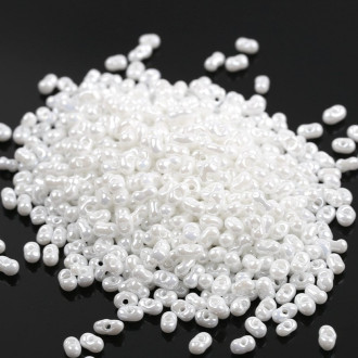 Бисер стеклянный в форме арахиса FARFALLE 6х4х3,2 мм 10 г Белый блестящий