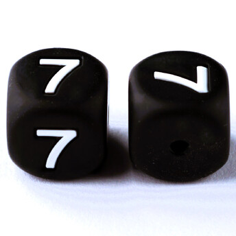 Бусина цифра 7 силиконовая для грызунков 12х12 мм Ø 2 мм 1 шт. Черный с белым