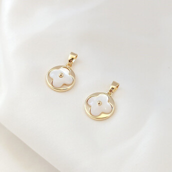 Кулон Clover круглый с перламутром медный 18К позолота 18х11,5 мм 1 шт. Золото