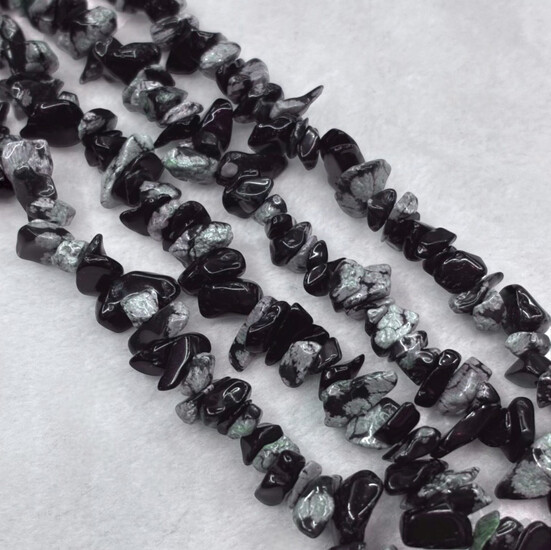 Обсидиан Снежный сколы крошка из камня 5-10 мм +-80 см 1 шт.