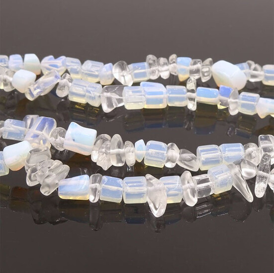 Лунный камень сколы бусины из камня 5-10 мм +-80 см 1 шт.