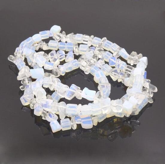 Лунный камень сколы бусины из камня 5-10 мм +-80 см 1 шт.