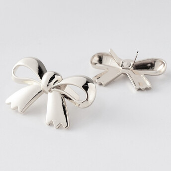 Пряжка декор Бантик 45х27 мм 1 шт. Платина