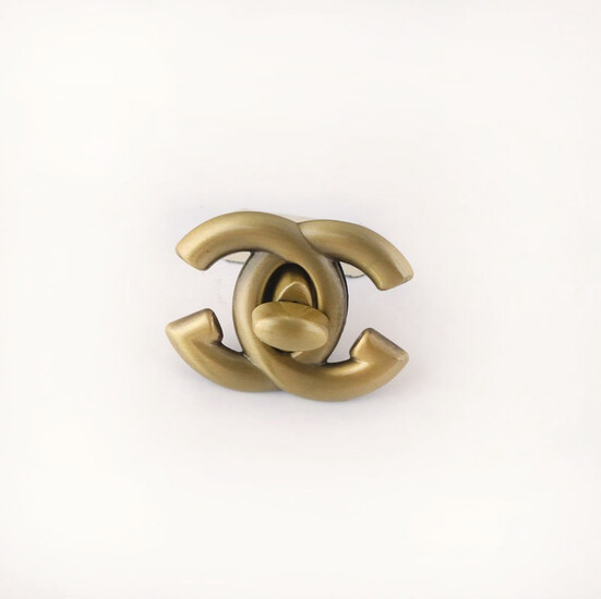 Замок для сумки Шанель поворотный 36х26х18 мм 1 шт. Античное золото
