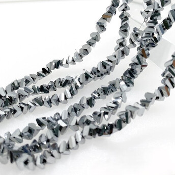 Бусины Swarovski огранка треугольник 3 мм Ø 0,8 мм 27 см (+-130 шт.) Серебристый металлик