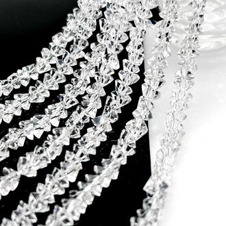 Бусины Swarovski огранка треугольник 6 мм Ø 1 мм 30 см (+-85 шт.) Прозрачный