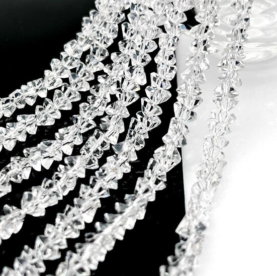 Бусины Swarovski огранка треугольник 6 мм Ø 1 мм 30 см (+-85 шт.) Прозрачный
