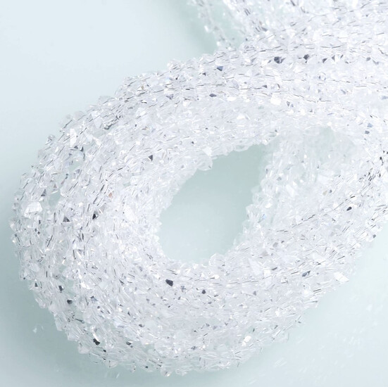 Бусины Swarovski огранка треугольник 6 мм Ø 1 мм 30 см (+-85 шт.) Прозрачный