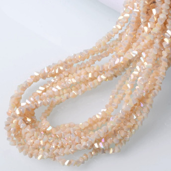 Бусины Swarovski огранка треугольник 3 мм Ø 0,8 мм 27 см (+-130 шт.) Пудровый АВ непрозрачный