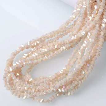 Бусины Swarovski огранка треугольник 4 мм Ø 1 мм 35 см (+-130 шт.) Пудровый АВ непрозрачный