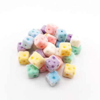 Бусина бархатная Кость игральная 15х15 мм Ø 2,7 мм 3 шт. Разные цвета